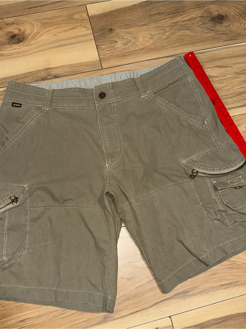 Kuhl Renegade Shorts sz. 36 Beige Khaki Cargo Hiking Outdoors Utility zip pocket